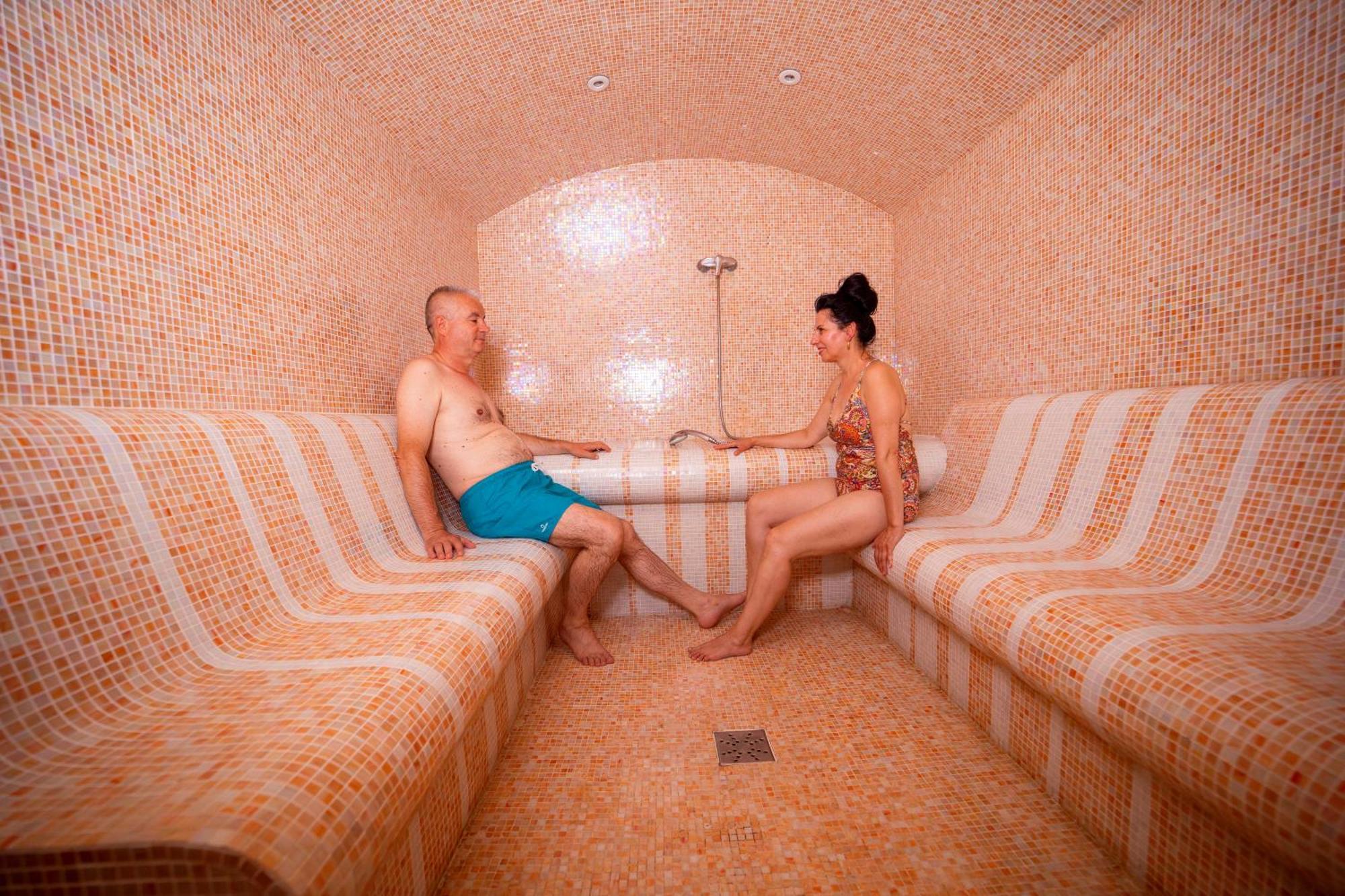 Junior Suite Building B Pool Access