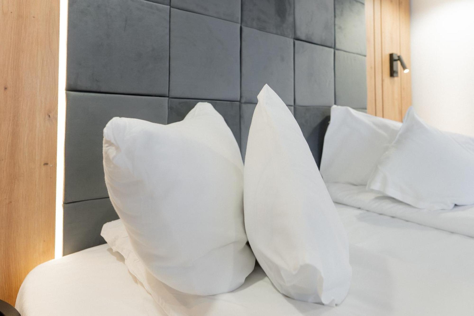 Junior Suite Building B Pool Access