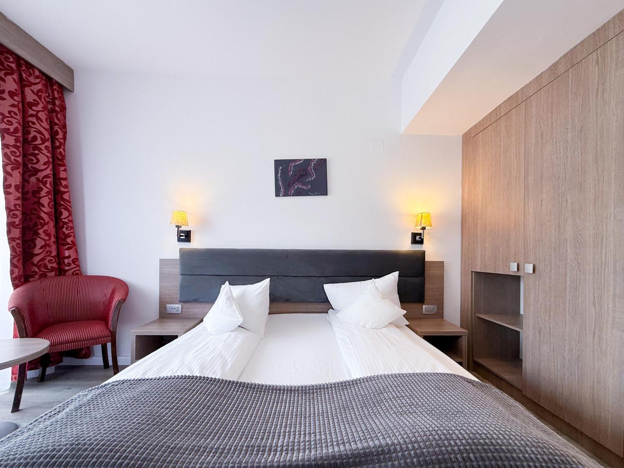 Deluxe Double or Twin Room Pool Access