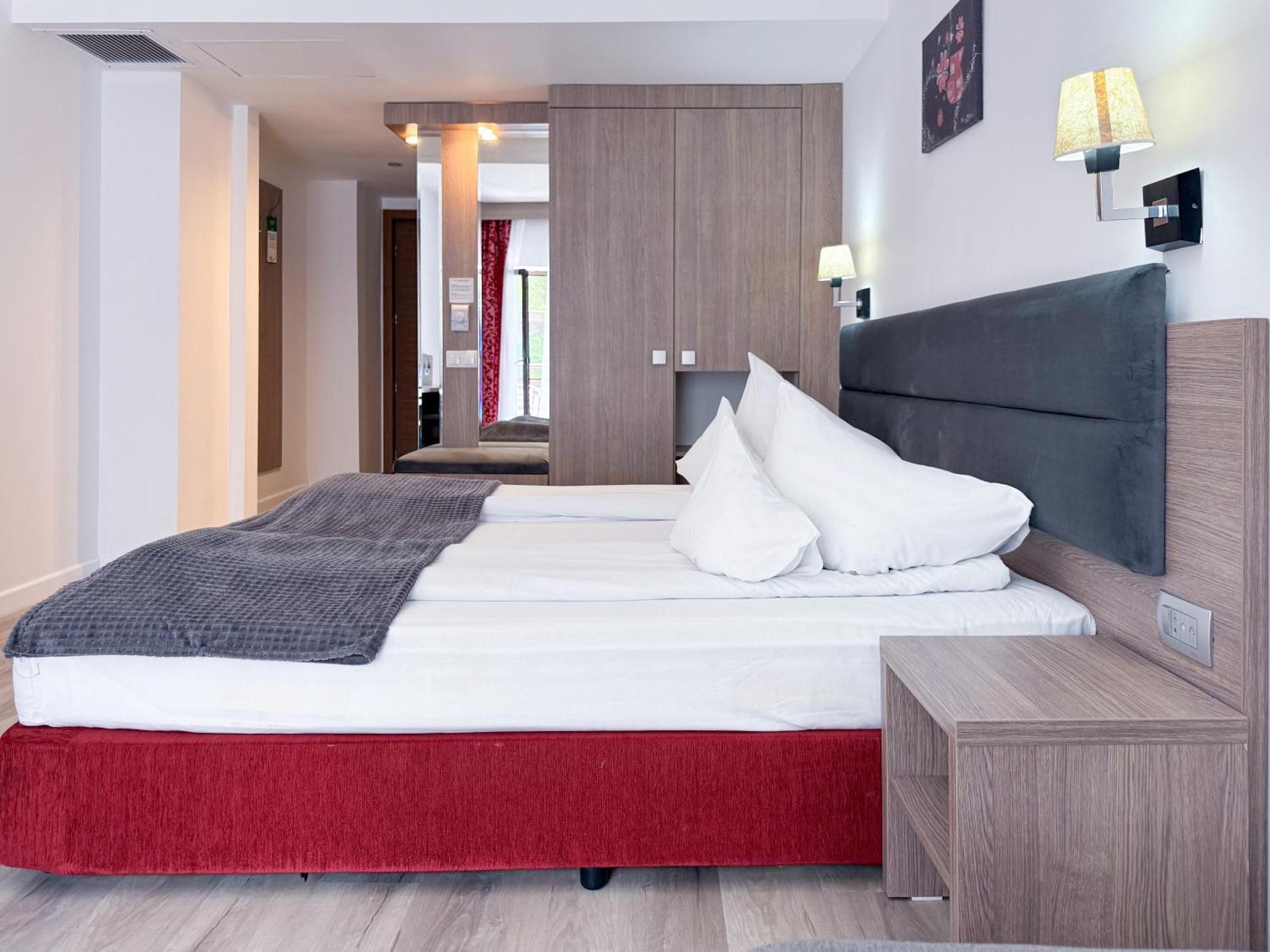 Deluxe Double or Twin Room Pool Access